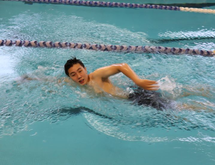 youth swims laps in the eugene ymca aquatics center