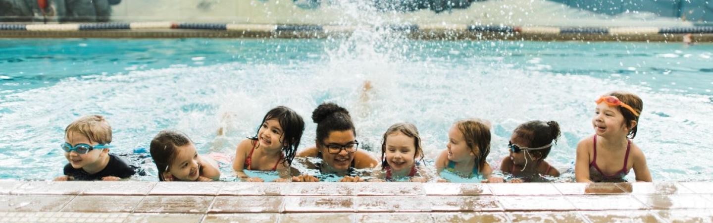 y swim instructor teaches swim lessons to kids in the eugene ymca aquatics center