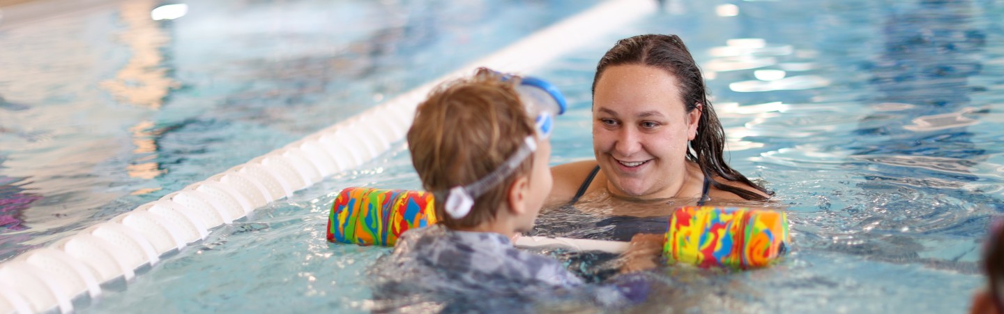 Young child swimming at Eugene YMCA